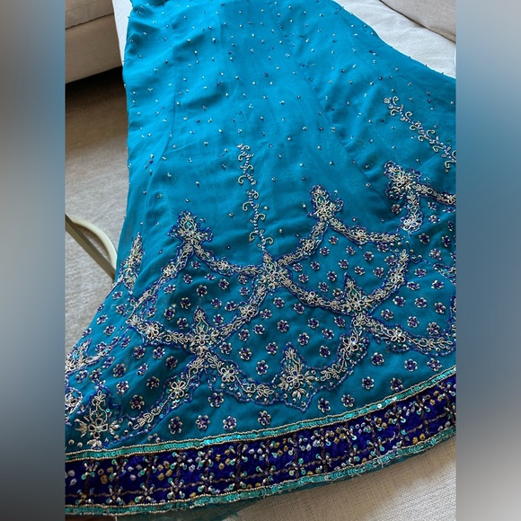 Indian Pakistani Blue Bandhani Chunri Lehenga - Picture 6 of 11